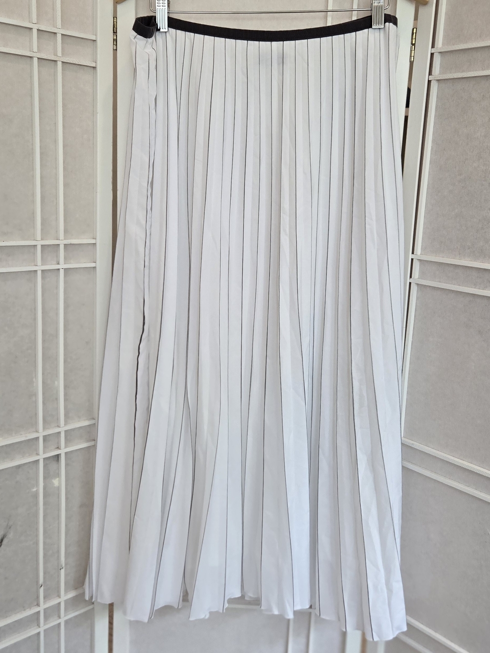 Peserico White Pleated Maxi Skirt with Gray Waistband